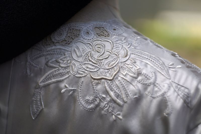 画像: 白 半袖 ブラウス ノーカラー レース 刺繍 シルク [17334]