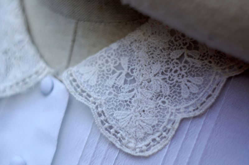 画像: "花のブラウス" 白 半袖 5分丈 ブラウス レーススカラップカラー[17407]