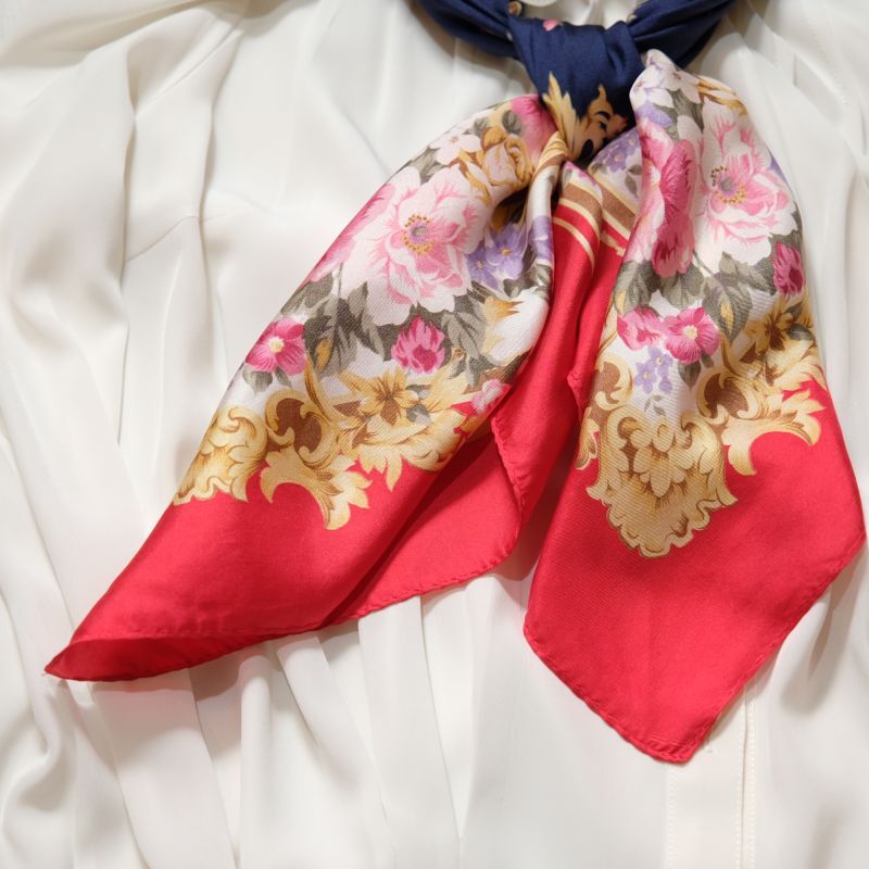 画像: 花柄 レッド×ネイビー系 シルク スカーフ 79cm×79cm [17500]