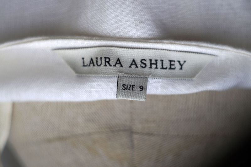 画像: "laura ashley" 無地 白 長袖 ブラウス ジャケット フリル丈 お花刺繍[17466]