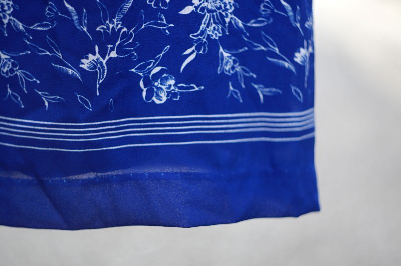 画像: 花柄 ブルー×白 半袖ワンピース ラウンドネック[17533]