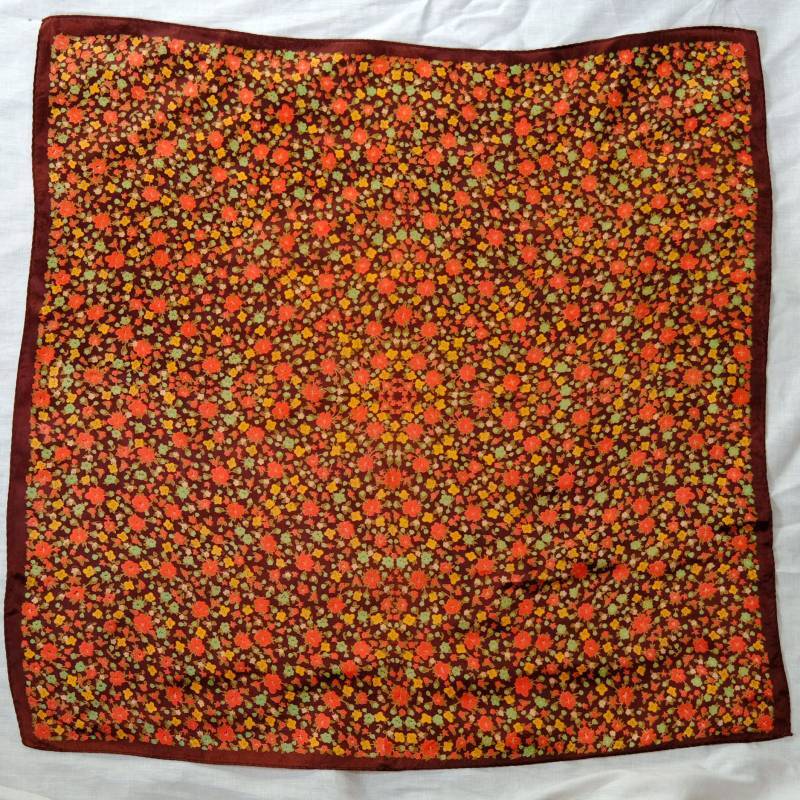 画像1: 花柄 ブラウン系 ポリエステル スカーフ 78cm×78cm [17527]