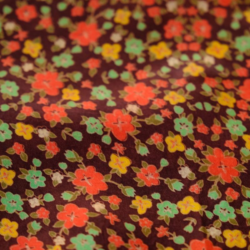 画像3: 花柄 ブラウン系 ポリエステル スカーフ 78cm×78cm [17527]