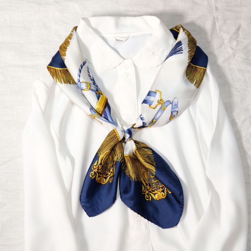 画像: 装飾模様 ブルー系×白系 シルク スカーフ 97cm四方 [17796]