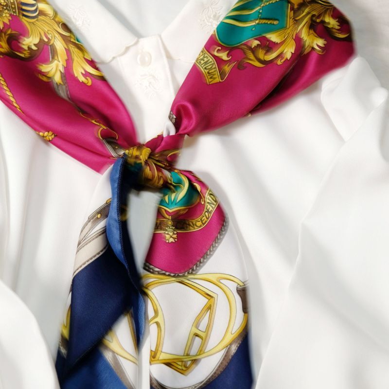 画像: 装飾模様 ネイビー系×レッド系 シルク スカーフ 86cm四方 [17795]