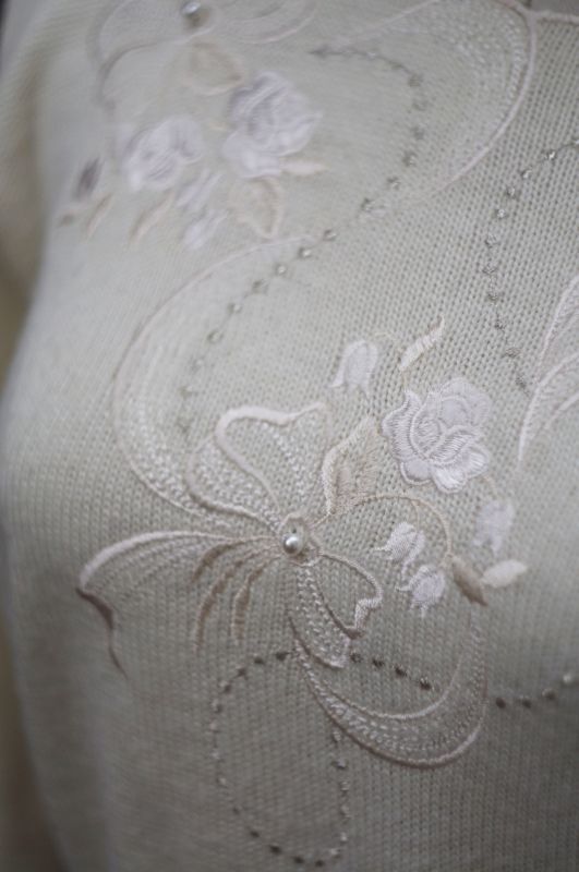 画像: お花モチーフ 刺繍 オフホワイト 長袖 ウール ニット セーター [17922]
