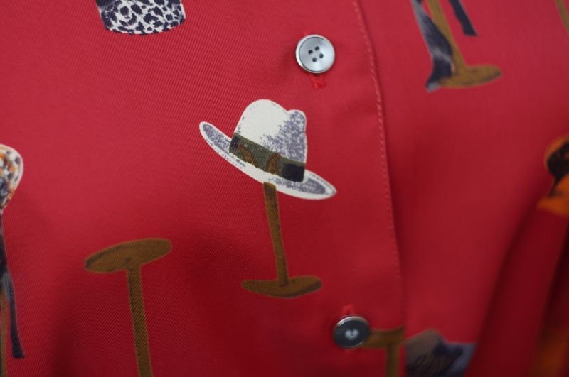 画像: 帽子柄 赤系 長袖 ブラウス 丸襟[18031]