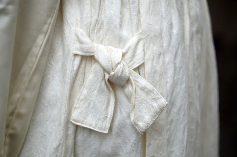 画像: 無地  白 スカート フレア リボン 刺繍 リーフ柄 w/66cm[18129]