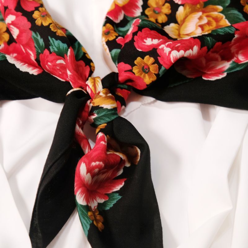 画像: 花柄 黒×赤系 ウール100% スカーフ 104cm四方 [18224]