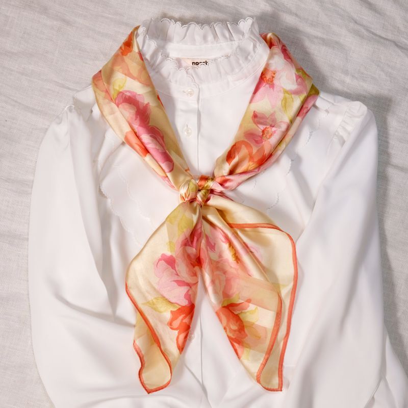 画像: "PIERRE BALMAIN" 花柄 ピンク系 シルク100% スカーフ 89cm四方 [18219]