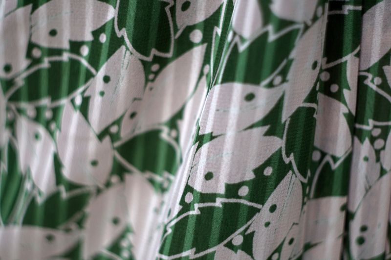 画像: リーフ柄 緑×ピンク 半袖 レトロワンピース フリルクローバーリーフカラー[18316]