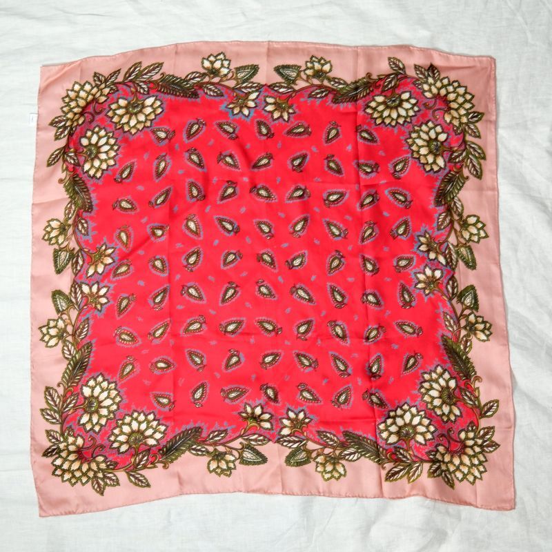 画像1: 花柄 赤×ピンク シルク スカーフ 82cm四方 [18429]