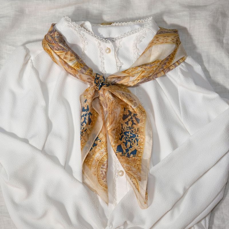 画像: 装飾模様 ベージュ系×黄 シルク スカーフ 87cm四方 [18434]