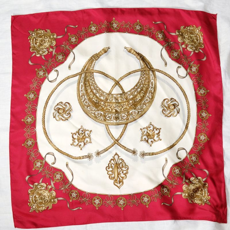 画像1: 8装飾模様 赤×白 シルク スカーフ 80cm四方 [18431]