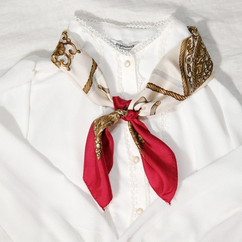 画像: 8装飾模様 赤×白 シルク スカーフ 80cm四方 [18431]