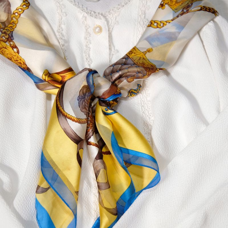 画像: 服飾小物柄 青×黄 シルク スカーフ 88cm四方 [18426]