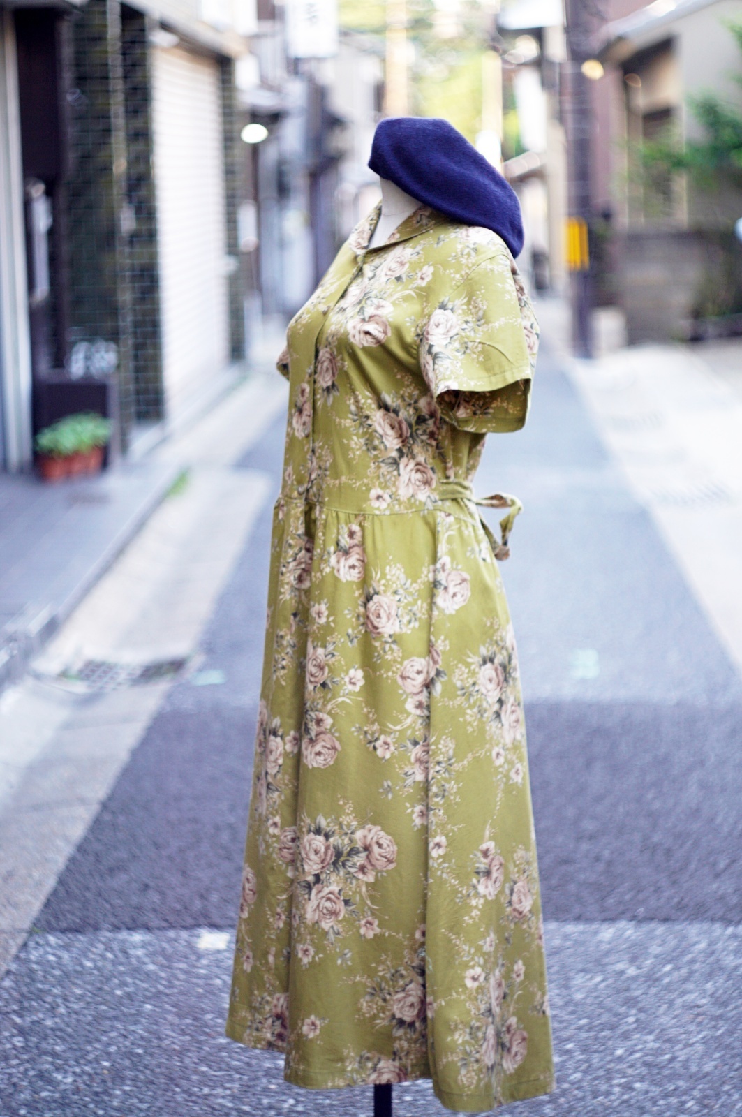 画像1: 花柄 グリーン系 半袖 レトロワンピース タイニーカラー 腰リボン[20003]