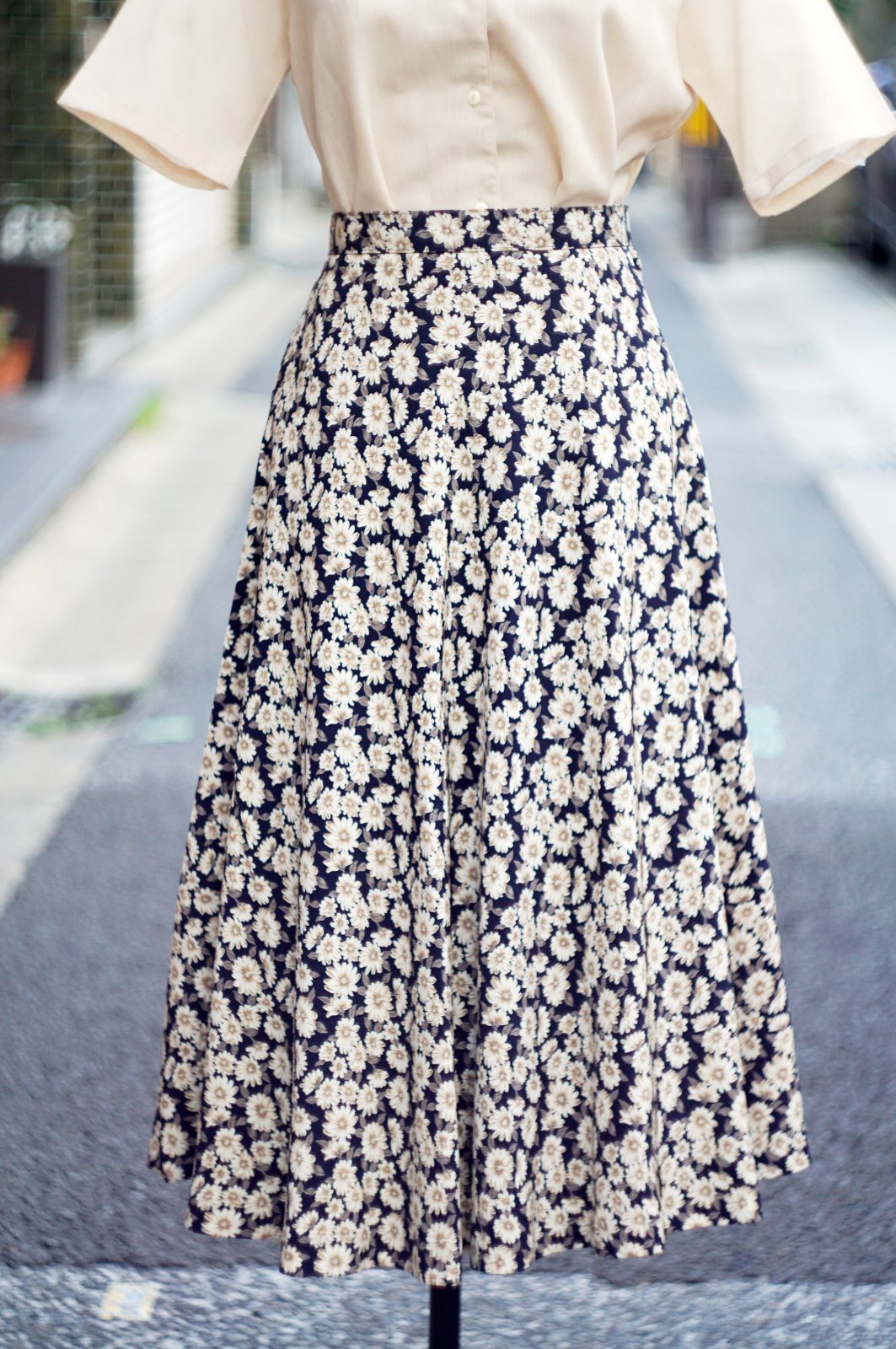 画像1: ネイビー系 花柄 スカート フレア w72cm[20130]