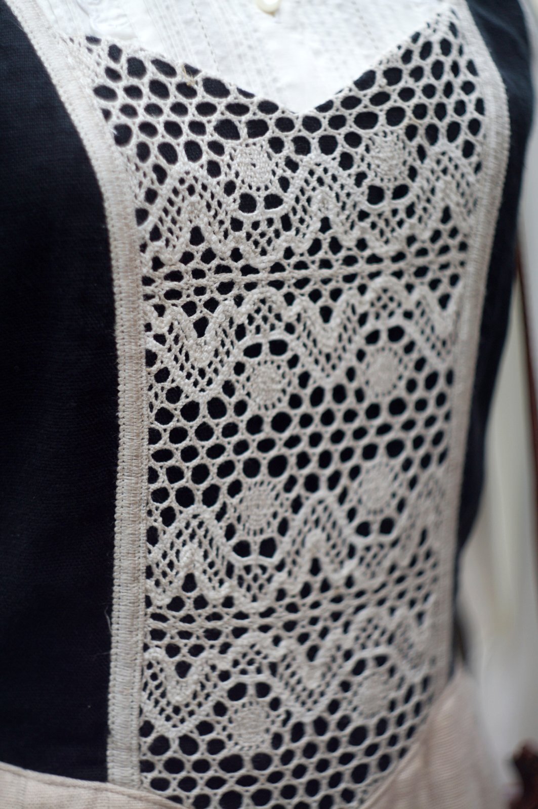 画像7: "JOBE LINE" 黒×ベージュ 無地 チロル ジャンパースカート  レース マキシ丈 [20422]