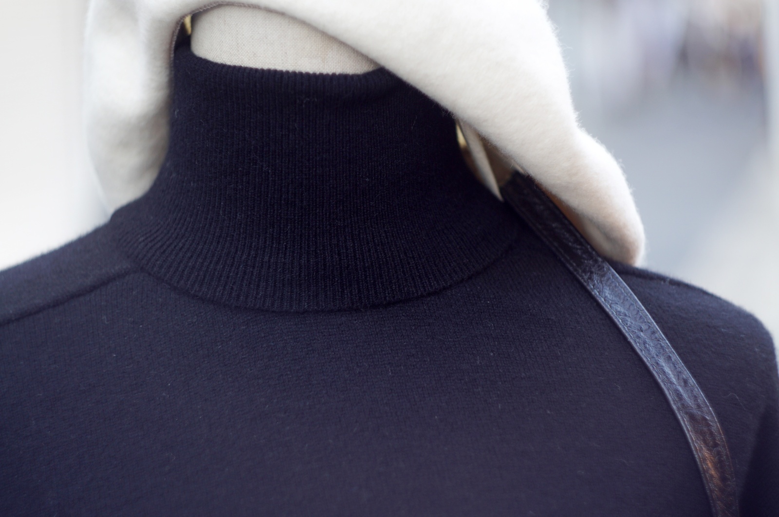 画像2: 黒 カシミヤ 無地 ニット タートルネック[20434]