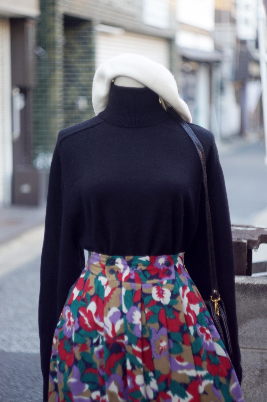 画像1: 黒 カシミヤ 無地 ニット タートルネック[20434]