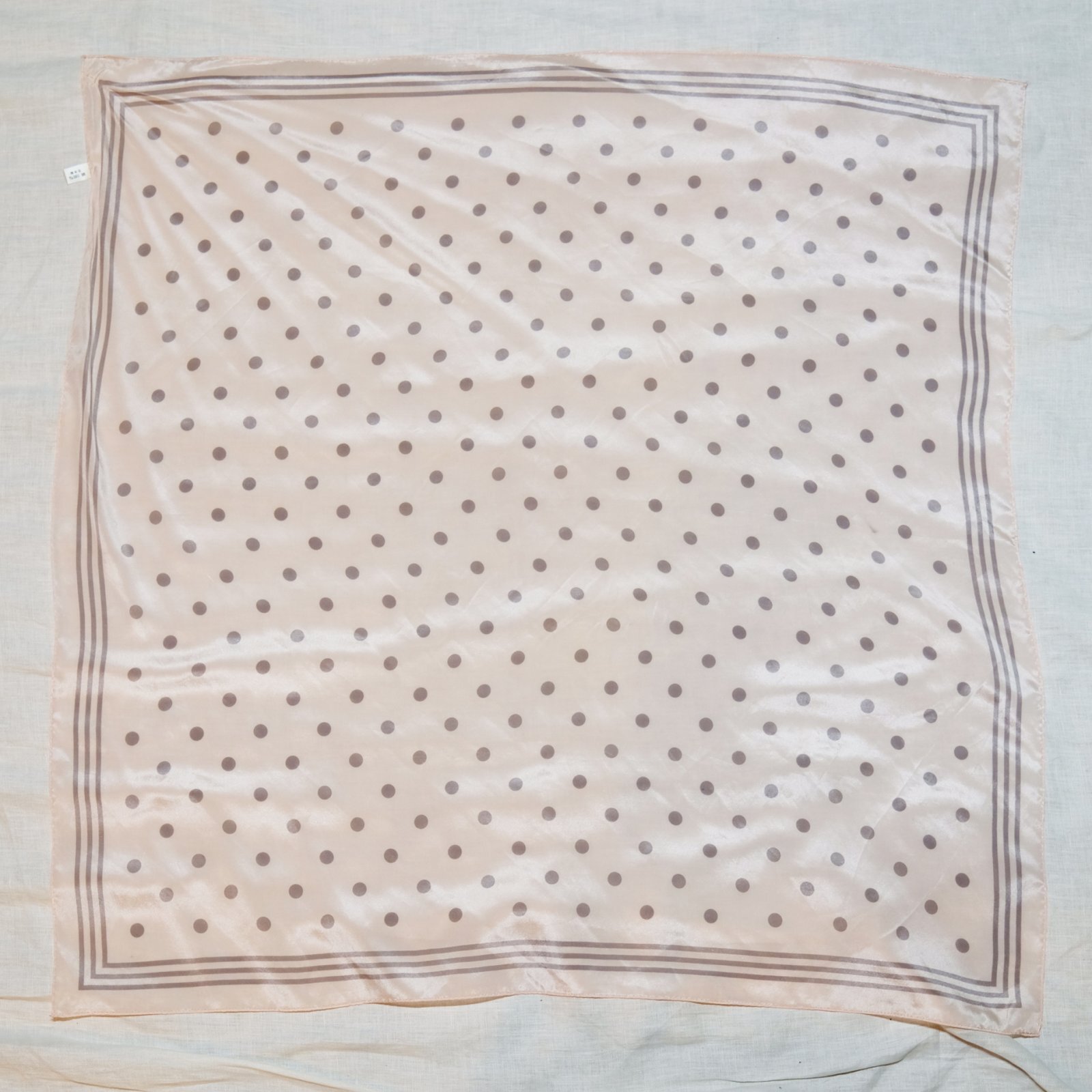 画像1: ピンク×グレー ドット シルク スカーフ 79cm×79cm[20397]