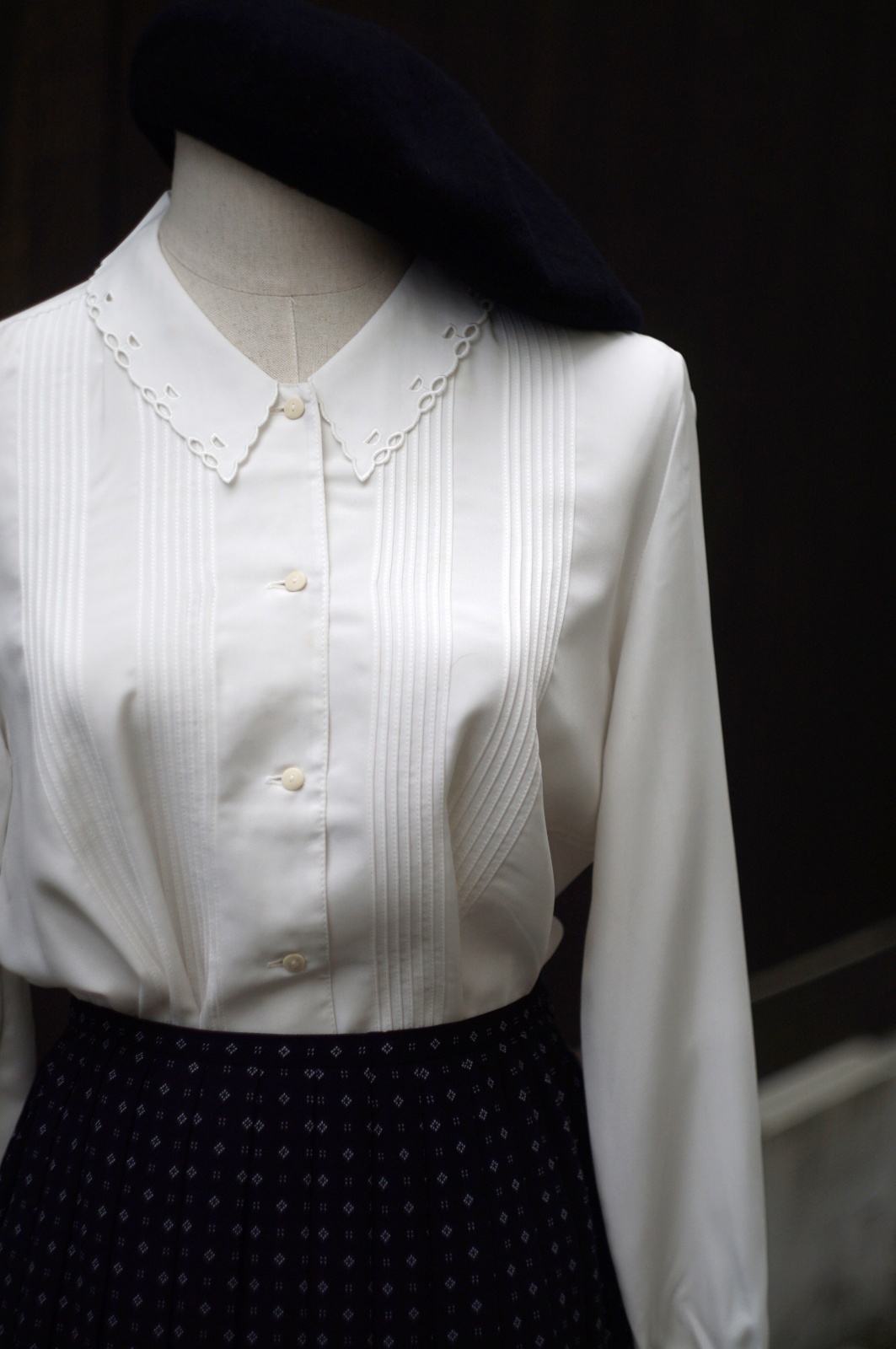 画像2: ”PER QUANIO” 白 長袖 ブラウス レギュラーカラー ピンタック カッティングレース[20485]