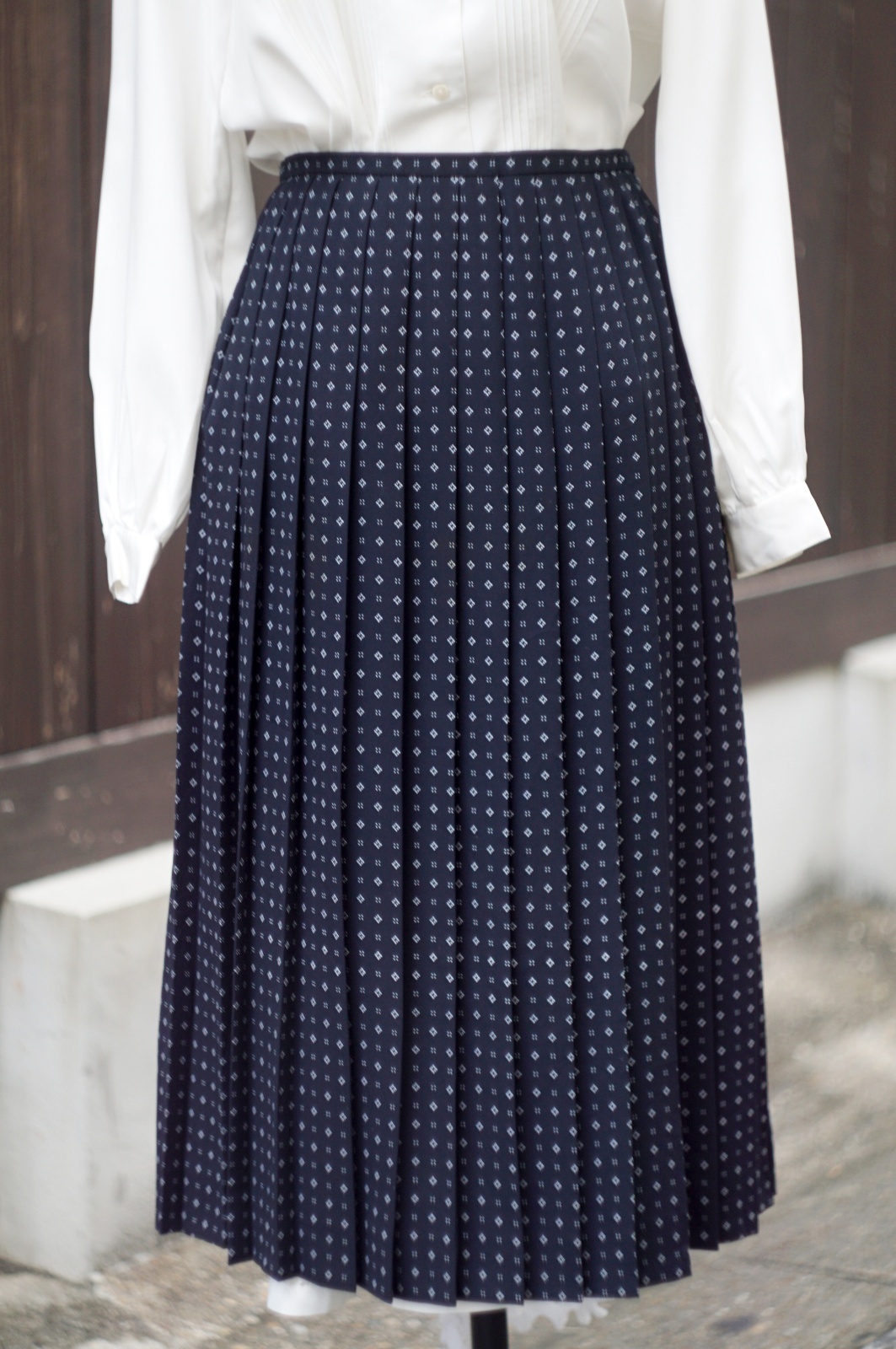 画像1: "Burberrys" 黒系  幾何学模様 スカート プリーツ w65cm[20466]