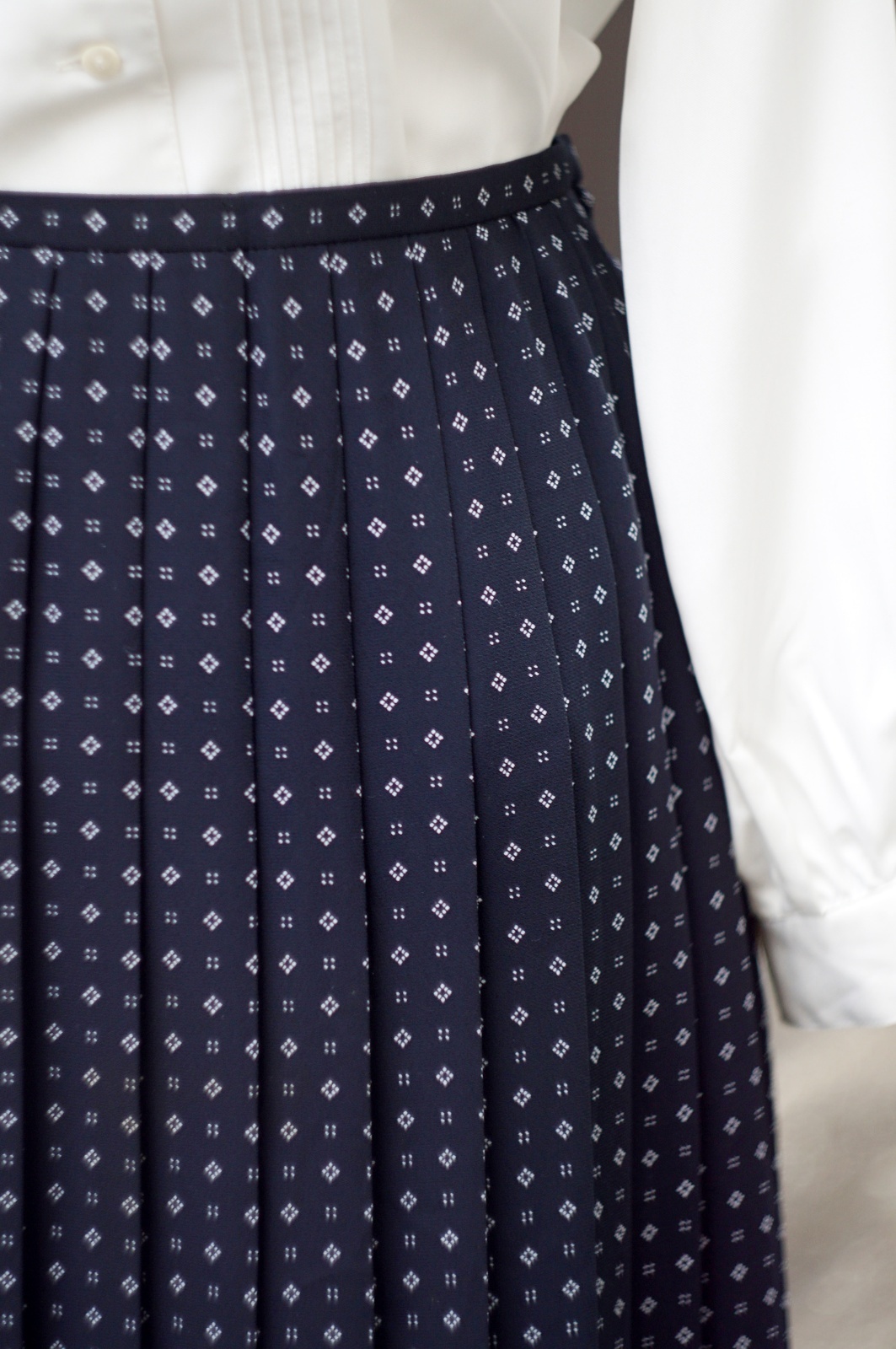 画像2: "Burberrys" 黒系  幾何学模様 スカート プリーツ w65cm[20466]