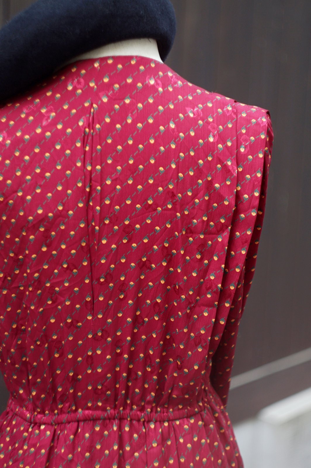 画像10: "BEBE DORE"  赤系 花柄 長袖 レトロワンピース ノーカラー 比翼風[20469]