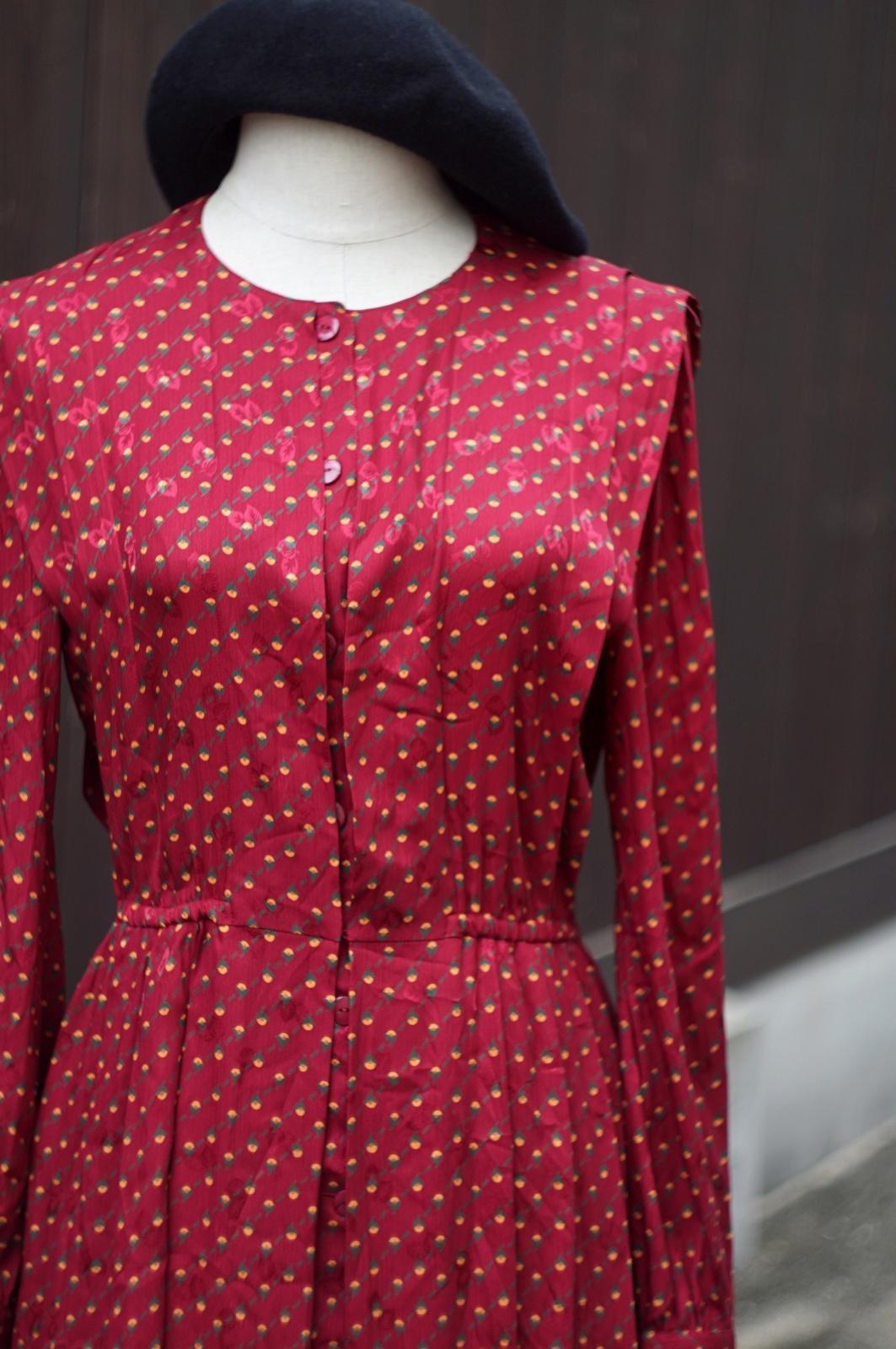 画像5: "BEBE DORE"  赤系 花柄 長袖 レトロワンピース ノーカラー 比翼風[20469]