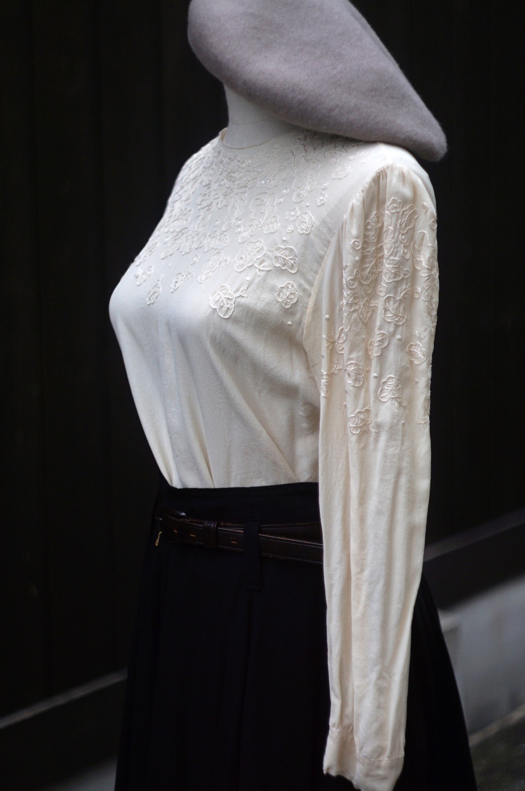 画像4: アイボリー 長袖 シルク ブラウス ラウンドネック お花 刺繍 [20488]