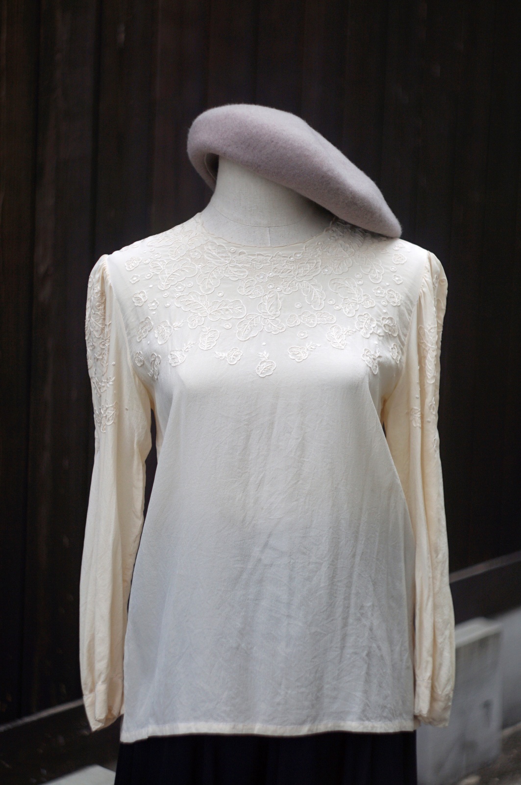 画像7: アイボリー 長袖 シルク ブラウス ラウンドネック お花 刺繍 [20488]