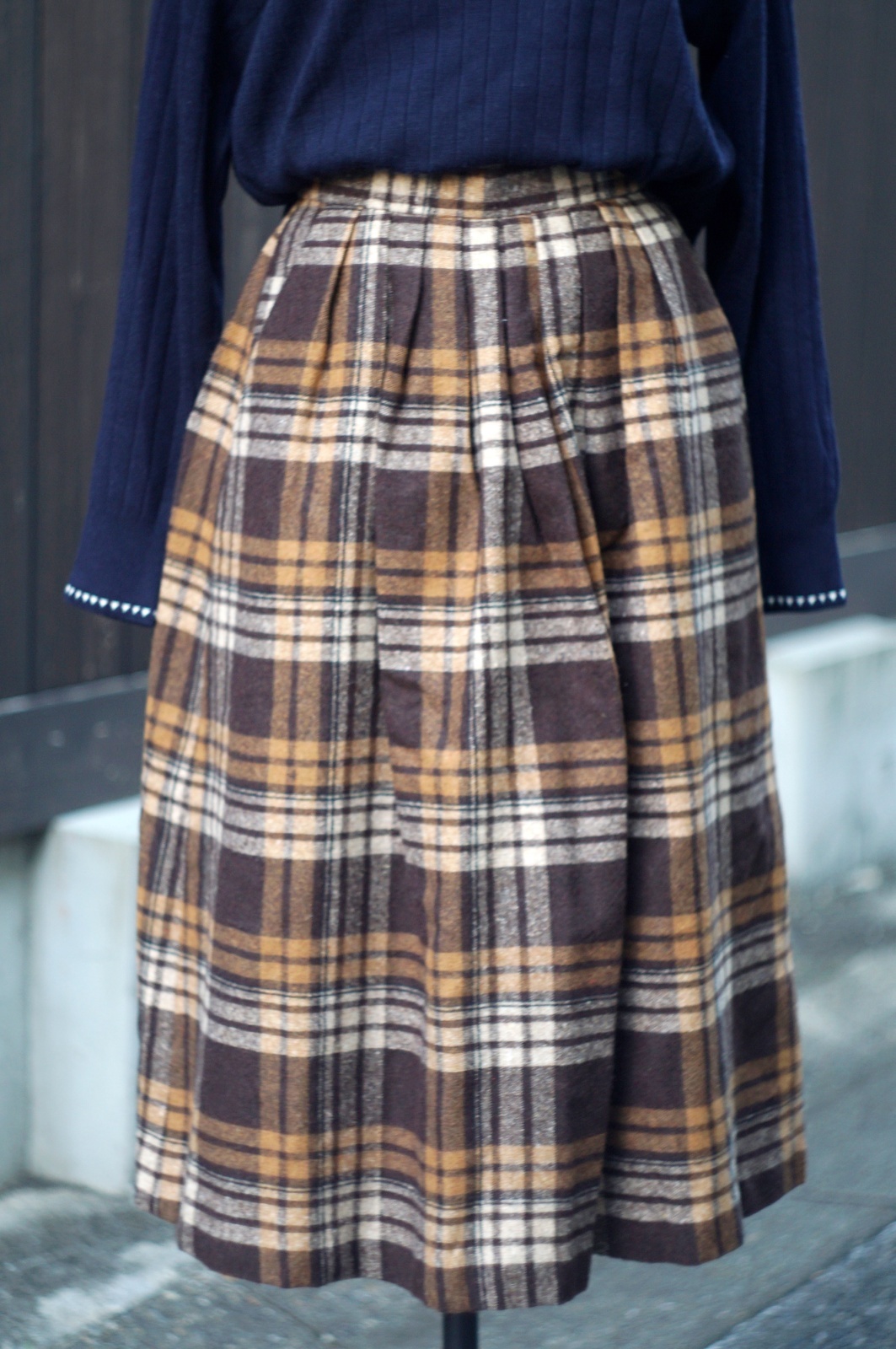 画像1: "yellow club" タータンチェック柄  ブラウン系 スカート フレア w65cm[20494]