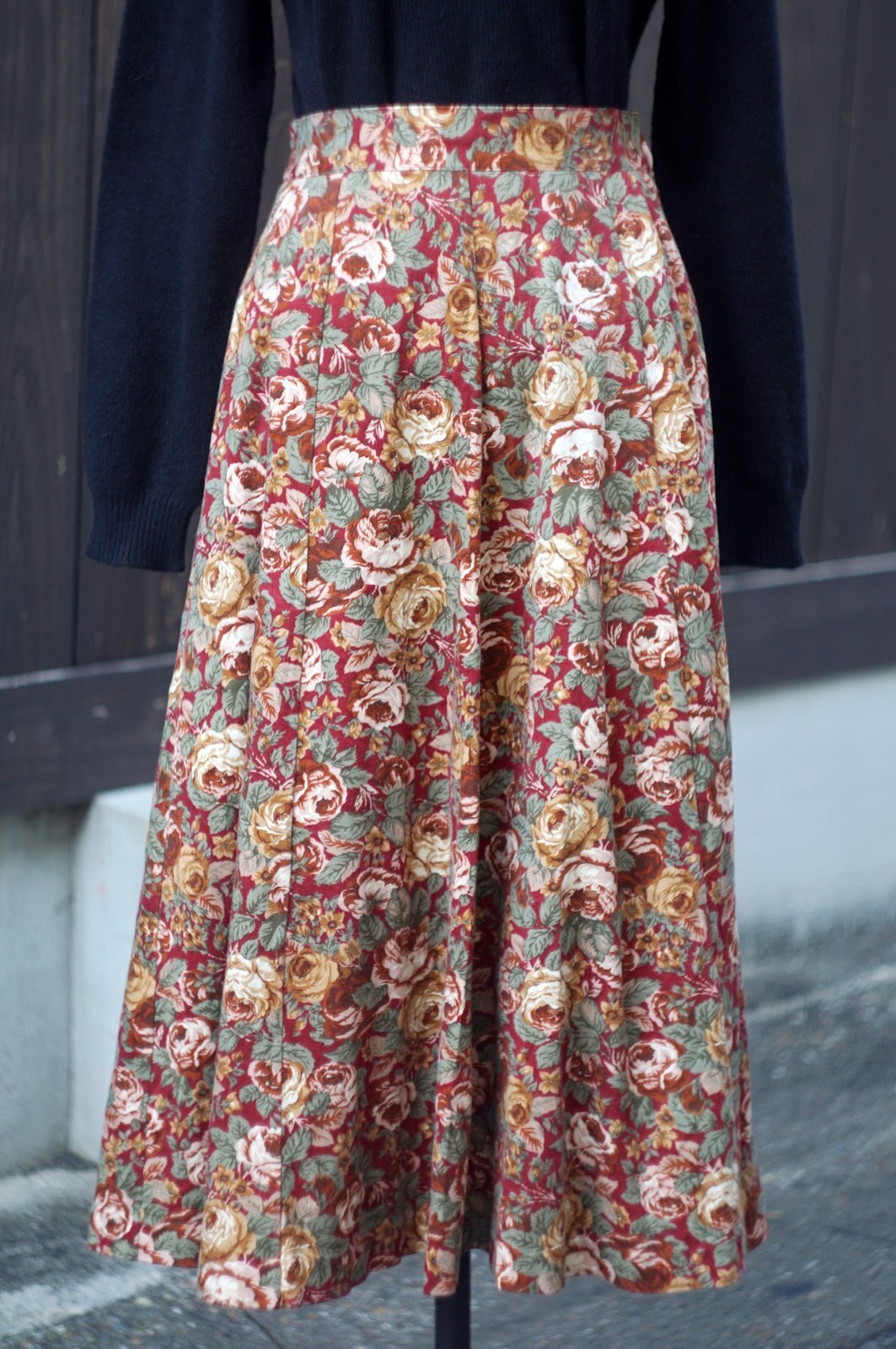 画像1: ”LE FLUY” コットン 花柄 赤 スカート フレア  w65cm[20502]