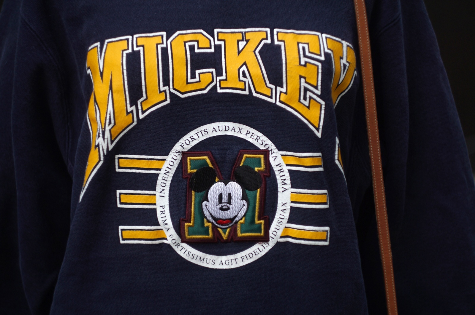 画像8: "THE DISNEY STORE" US製 コットン ネイビー スウェット トップス ミッキー ロゴ[20512]
