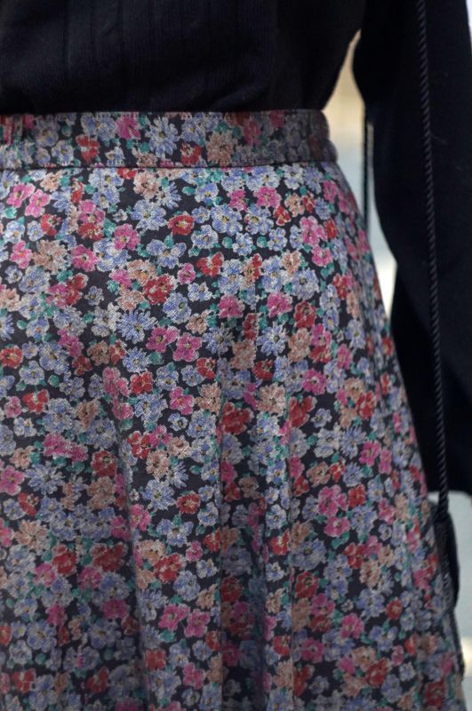 画像: 花柄 ブラック系 スカート フレア w/64cm [16736]