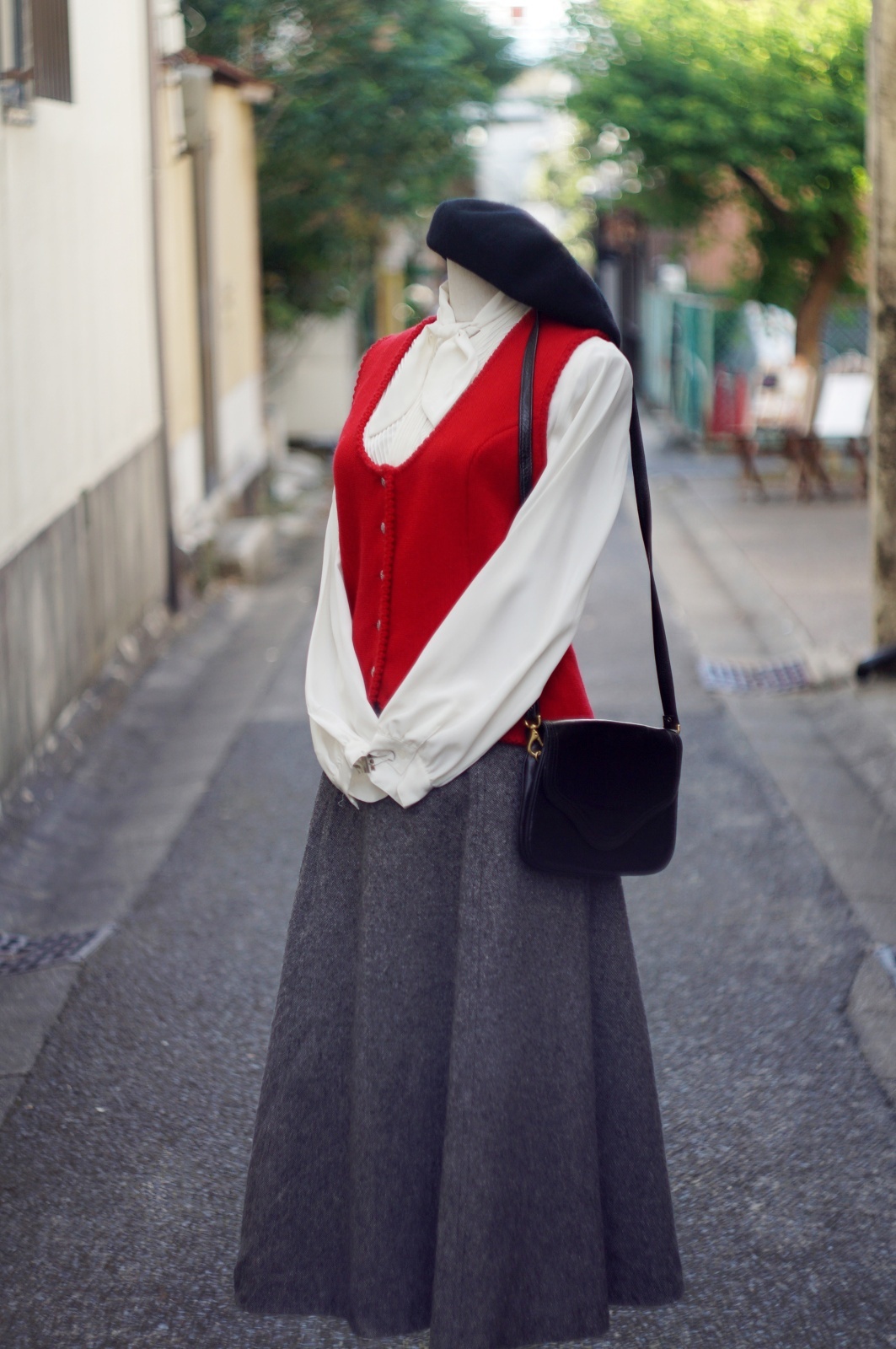 画像10: EU 無地 ピュアウール 赤 チロル ニット ベスト ラウンドネック 前開き ニット[20431]