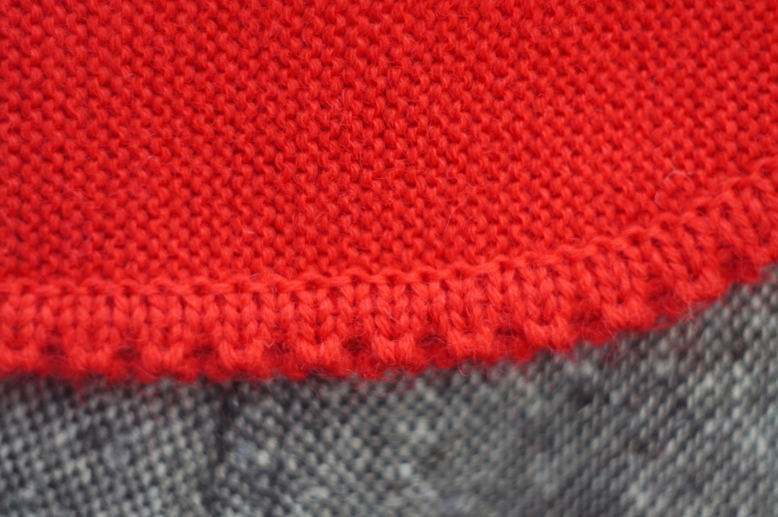 画像4: EU 無地 ピュアウール 赤 チロル ニット ベスト ラウンドネック 前開き ニット[20431]