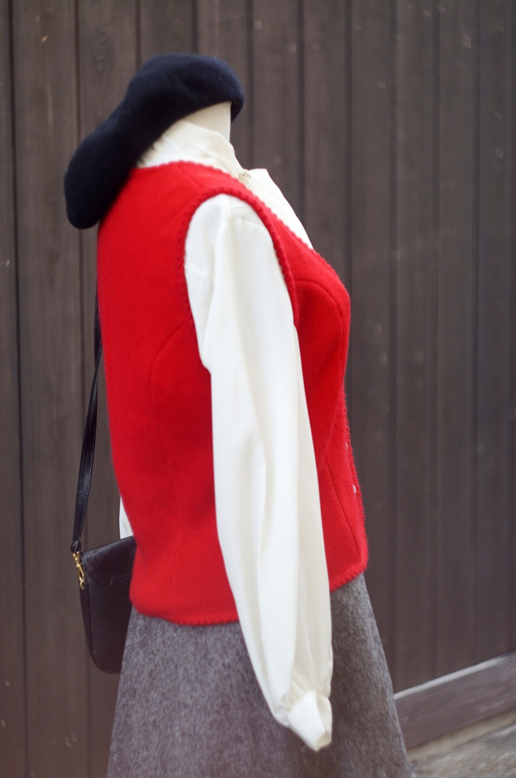 画像7: EU 無地 ピュアウール 赤 チロル ニット ベスト ラウンドネック 前開き ニット[20431]