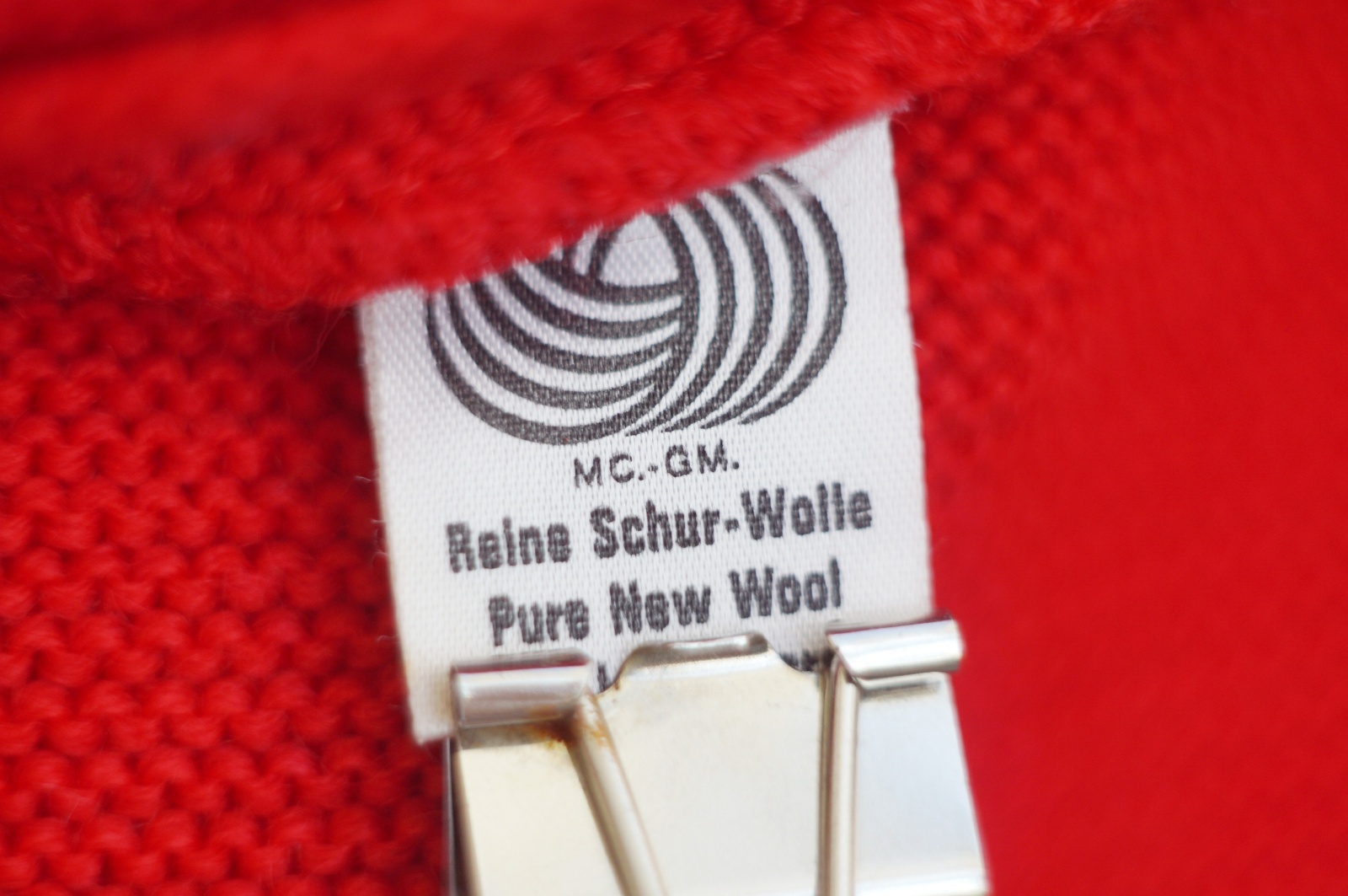 画像12: EU 無地 ピュアウール 赤 チロル ニット ベスト ラウンドネック 前開き ニット[20431]